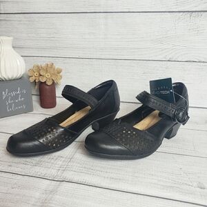 NWT | I Love Comfort Black Chunk Heels | Women's Sz.‎ 6.5